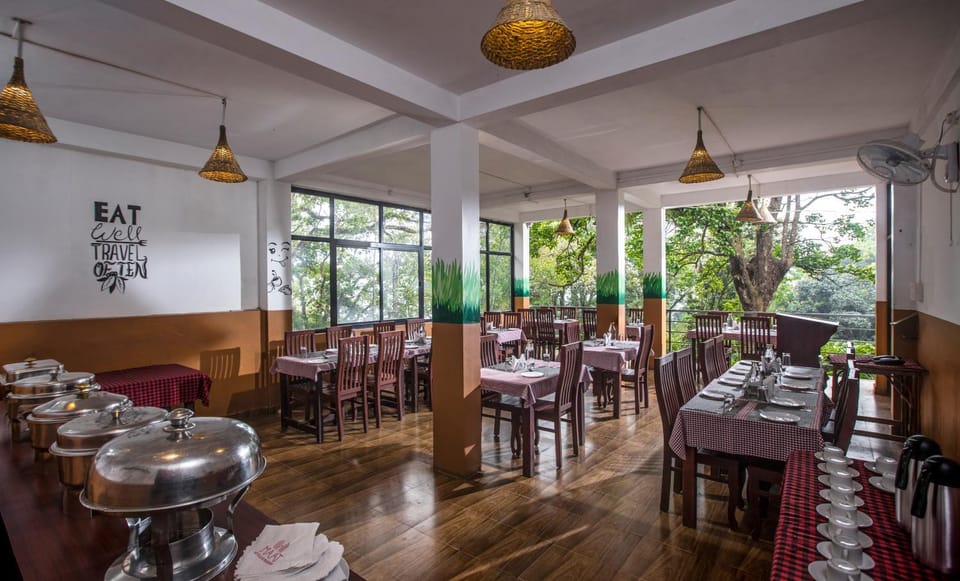 Restaurant/places to eat, Food and drinks, Banquet/Function facilities, Food