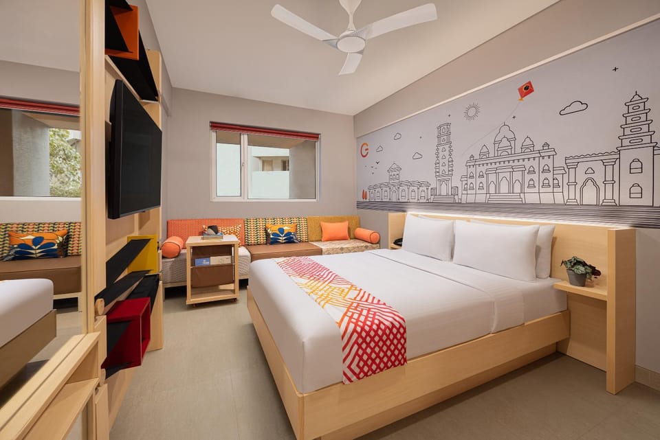 Bed, TV and multimedia, Photo of the whole room, Bedroom