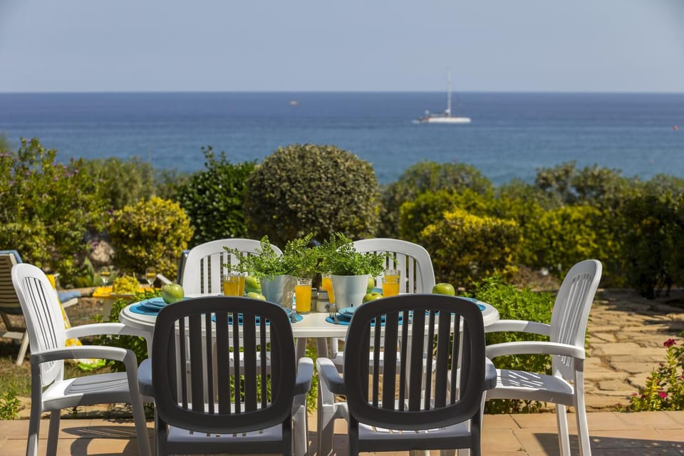 Protaras Beachfront Sirina Lina Suite Apartment in Paralimni