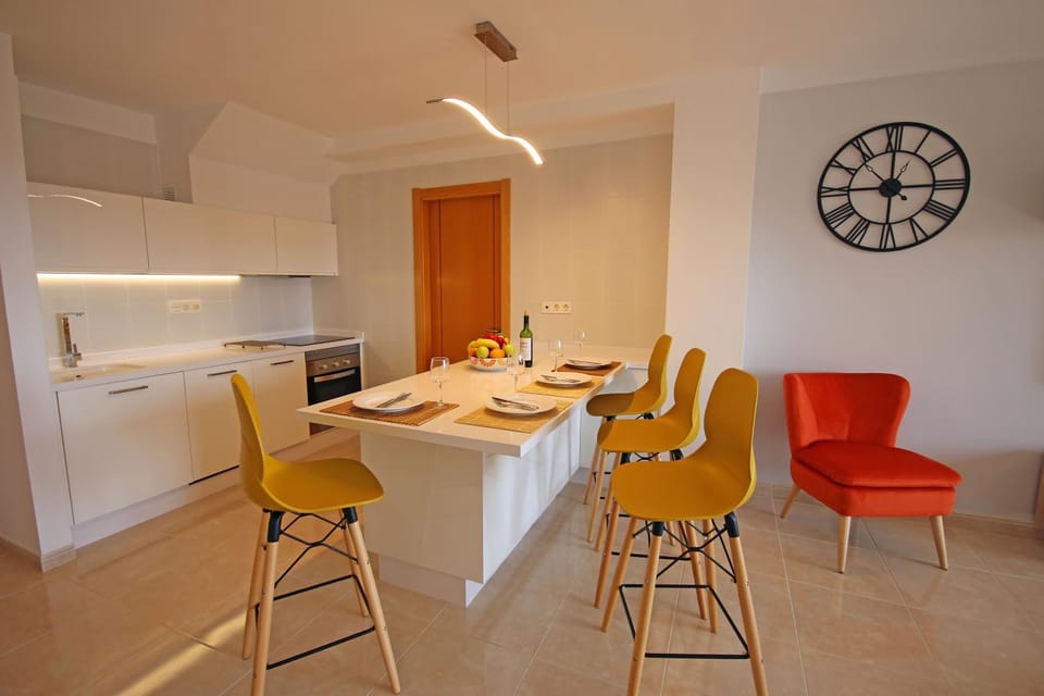 Coffee/tea facilities, Kitchen or kitchenette, Dining area