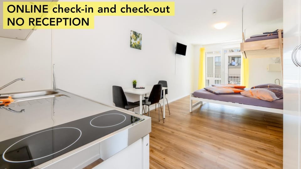 Kitchen or kitchenette, Bedroom