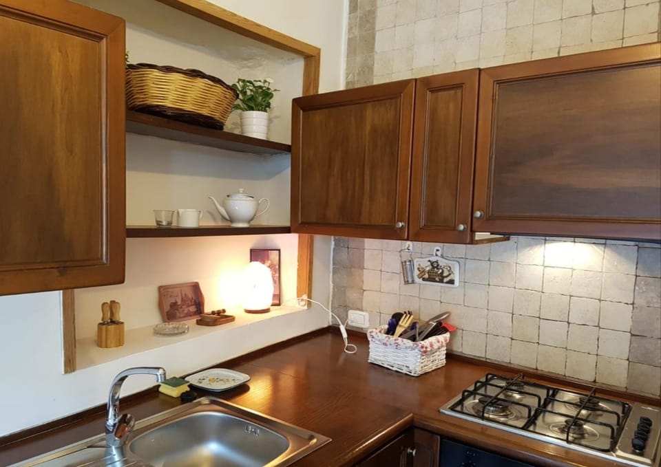 Kitchen or kitchenette, Food and drinks