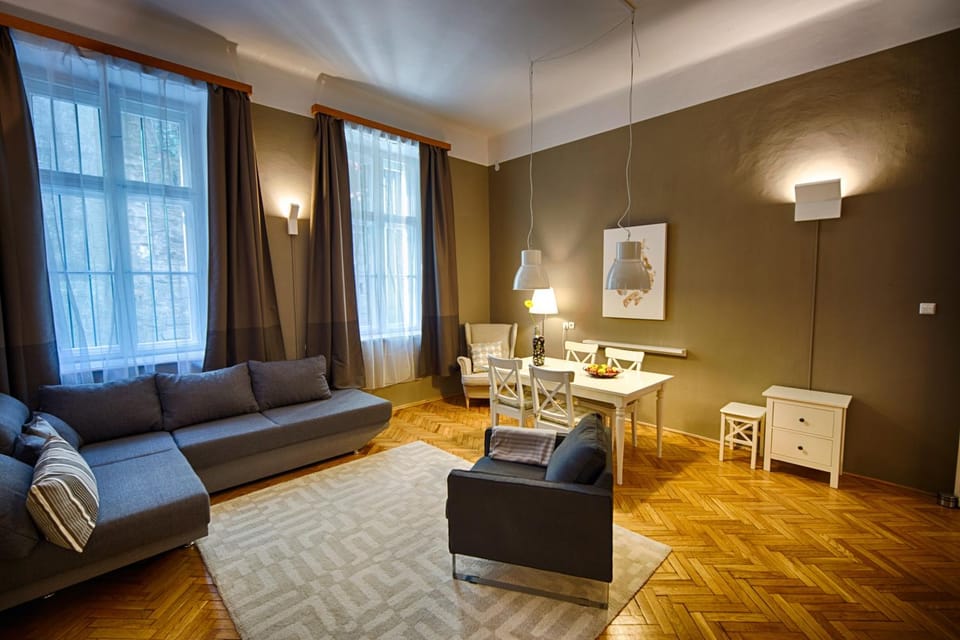 View (from property/room), View (from property/room), Living room, Photo of the whole room, Seating area, Dining area, On site, Garden view, Landmark view, Landmark view, Street view, Street view, Quiet street view