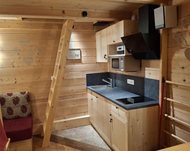 Kitchen or kitchenette