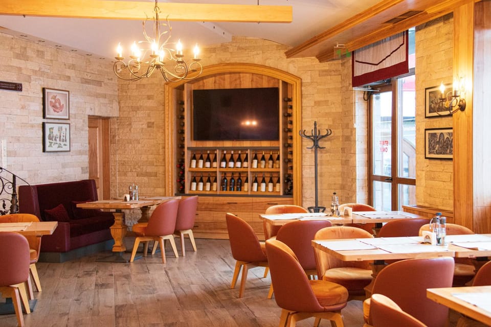 Restaurant/places to eat, Restaurant/places to eat