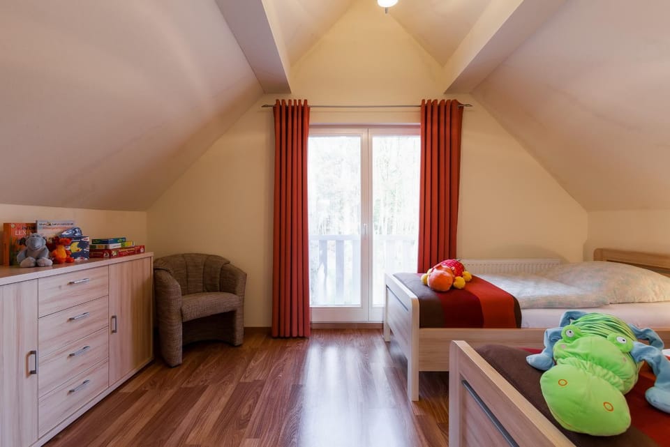 Photo of the whole room, Bedroom