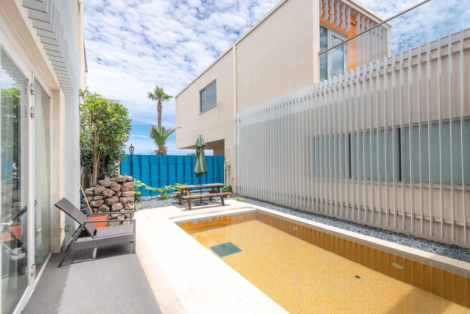 Day, Pool view, Swimming pool, Swimming pool, sunbed