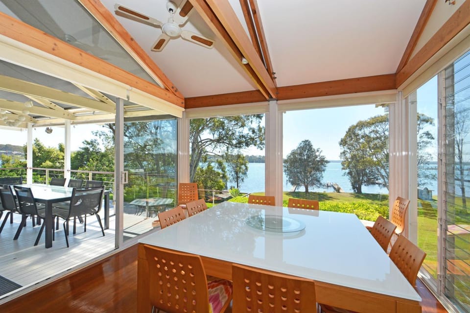 Lake Macquaries' Edgewater Lakehouse at Morisset Memories House in Lake Macquarie