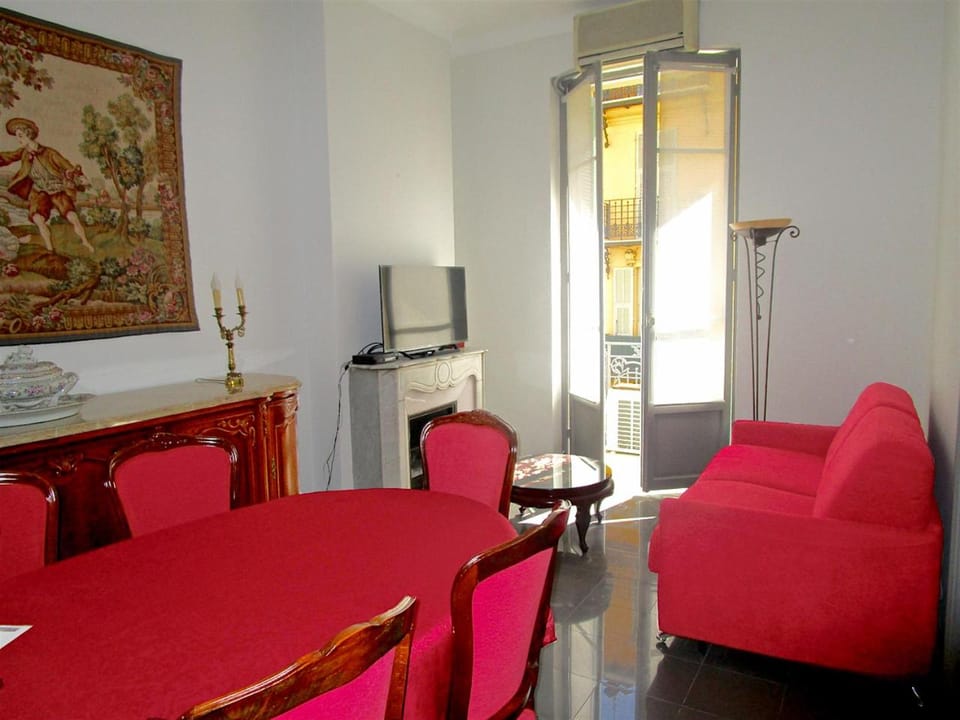 TV and multimedia, Living room, Dining area