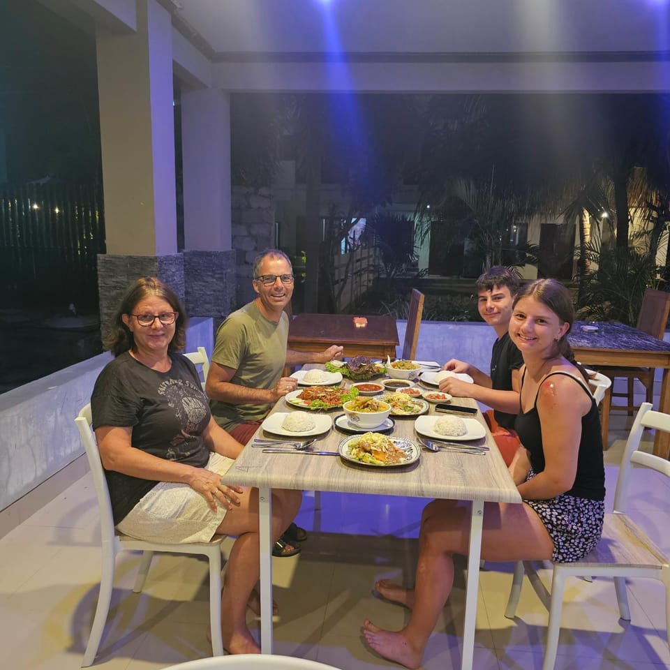 Patio, Night, People, Food and drinks, Dining area, Food, Guests, Drinks, Alcoholic drinks, group of guests