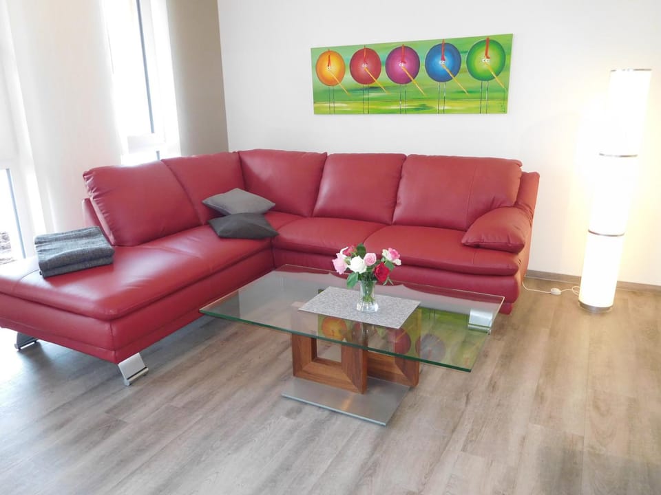 Photo of the whole room, Decorative detail