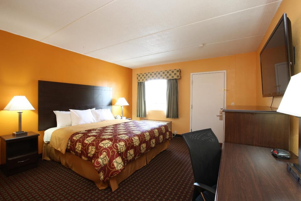 Bed, Seating area
