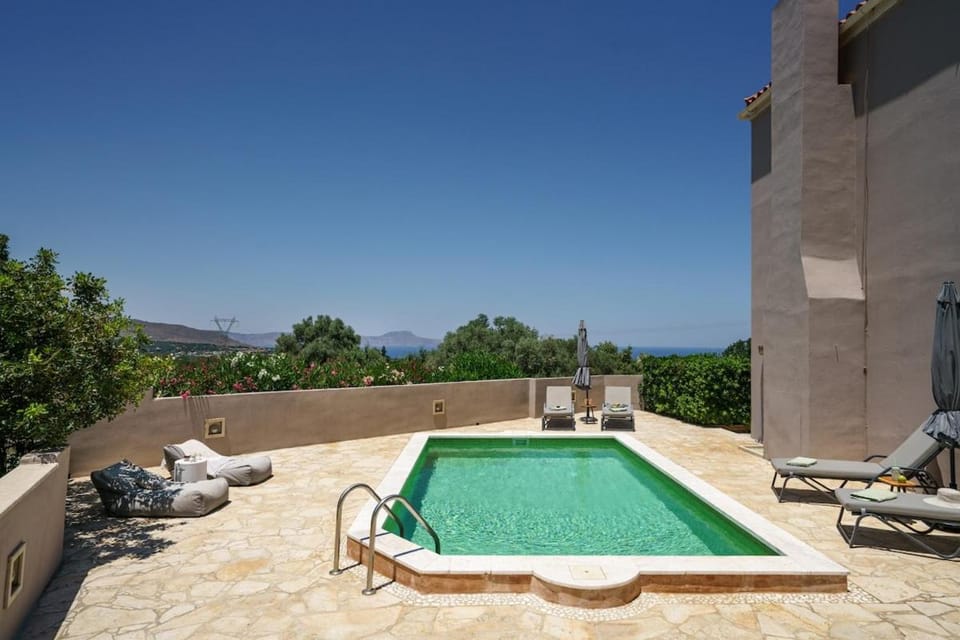 Day, Natural landscape, Pool view, Swimming pool, sunbed