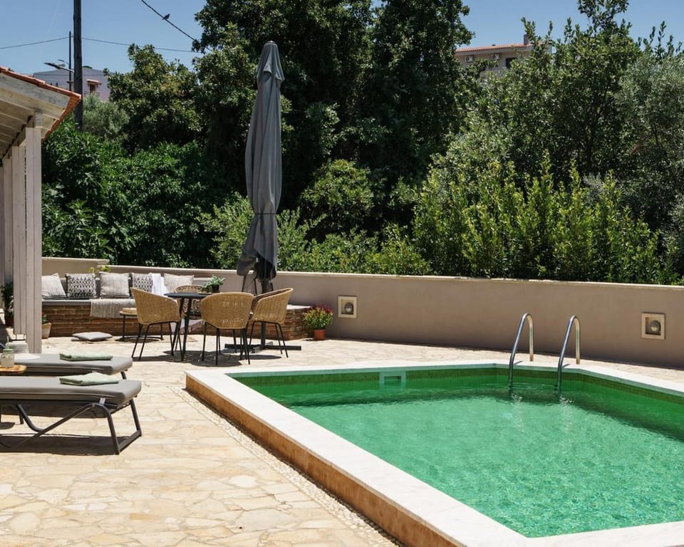 Patio, Day, Garden, Garden view, Pool view, Swimming pool, sunbed