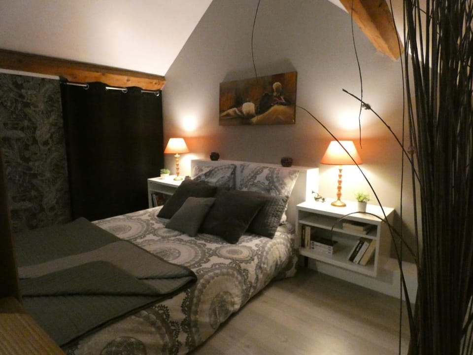 Bed, Photo of the whole room