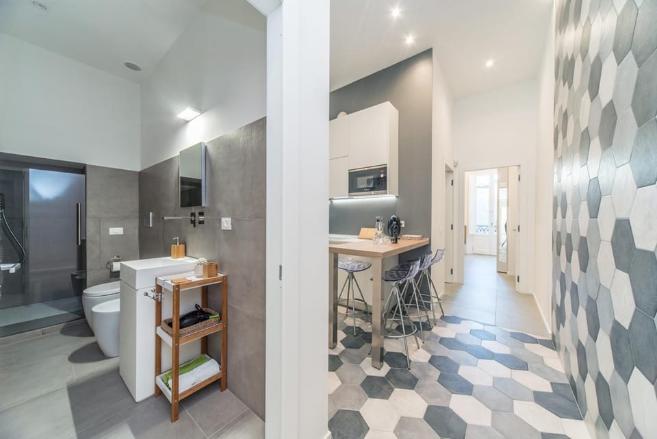 Bathroom, Kitchen or kitchenette, Dining area
