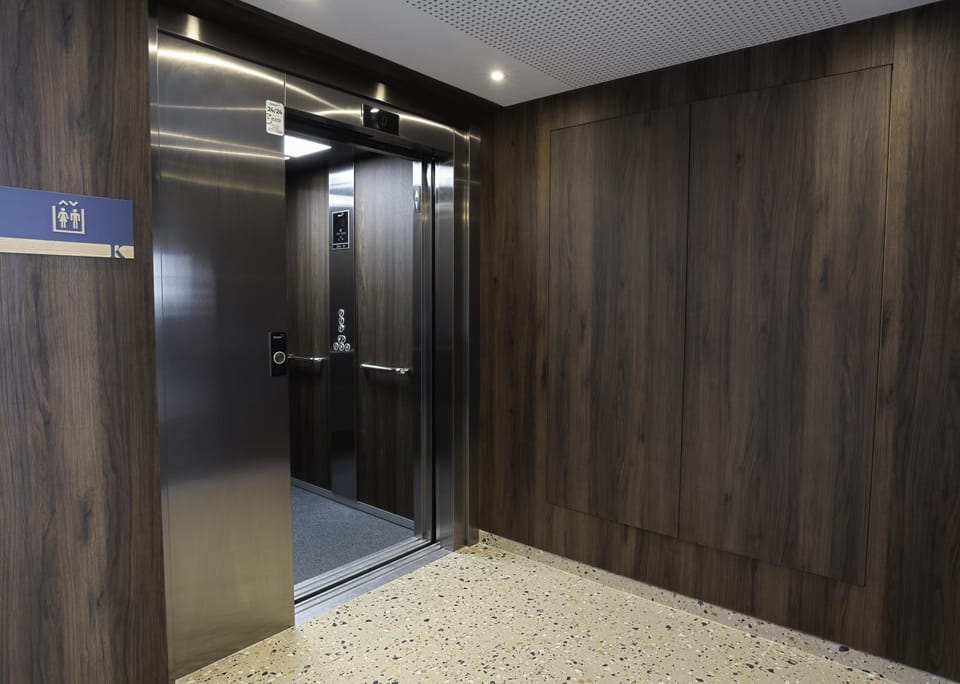 Lobby or reception, elevator