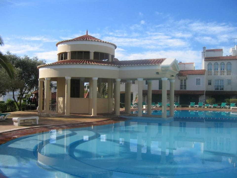 Swimming pool, Swimming pool