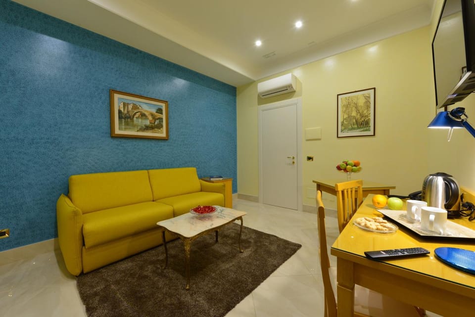 Coffee/tea facilities, Living room, Photo of the whole room, Decorative detail, Seating area