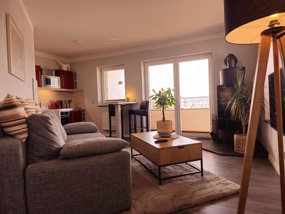 Kitchen or kitchenette, Living room, Seating area, Dining area