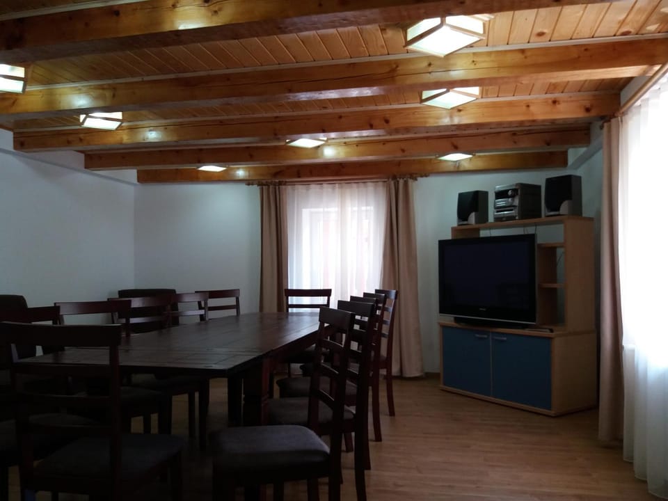 TV and multimedia, Living room, Dining area
