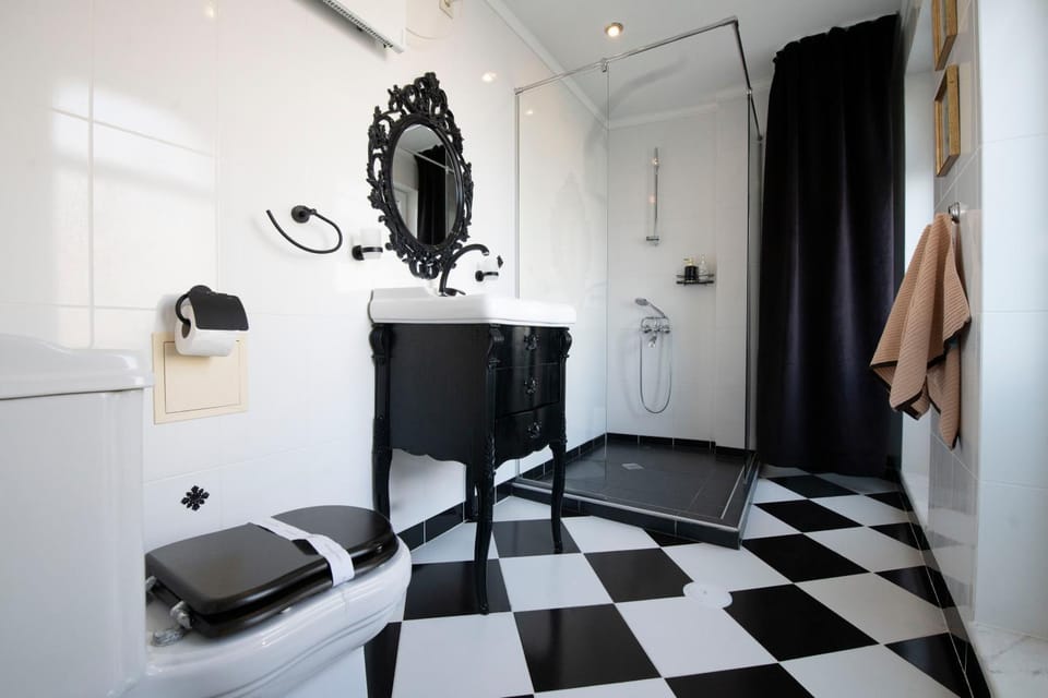 Toilet, Bathroom