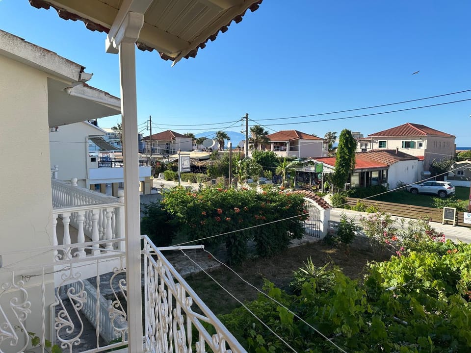 Neighbourhood, Garden view, Street view