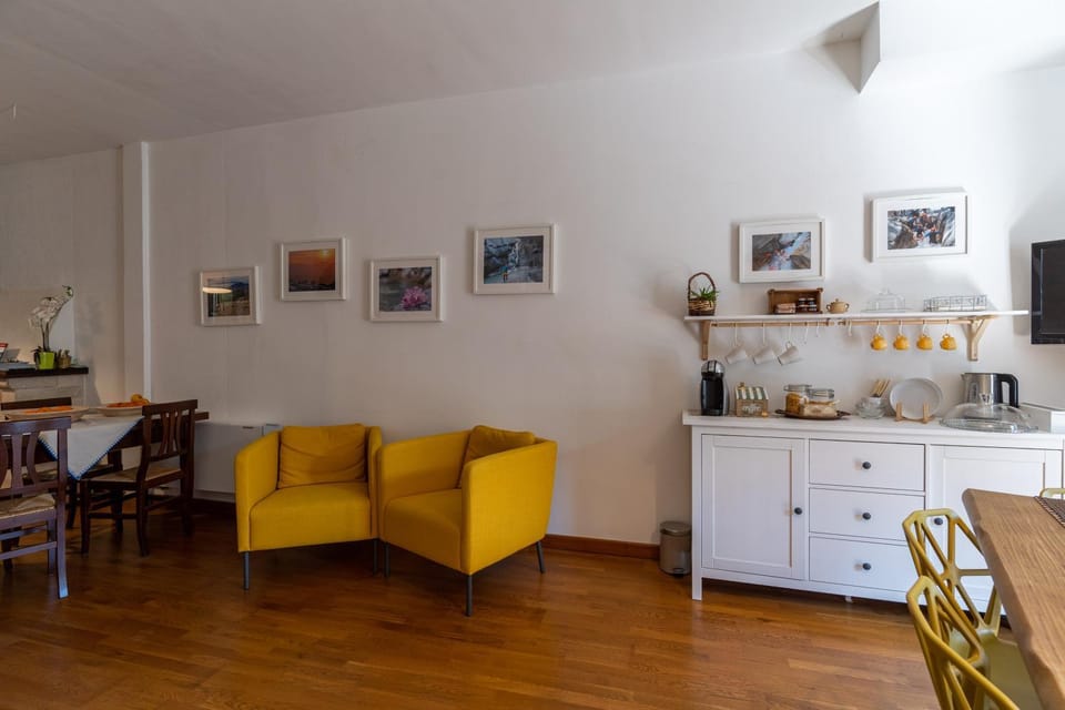 Communal lounge/ TV room, Breakfast