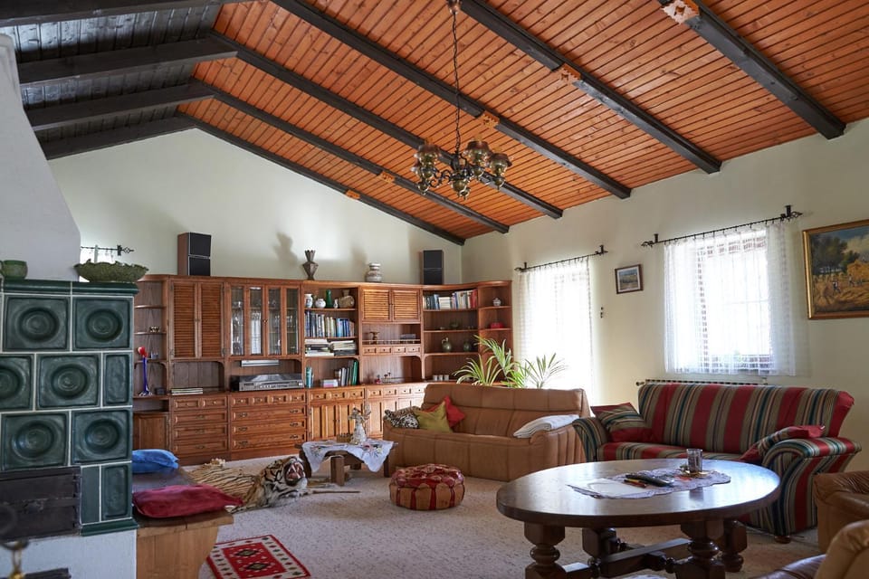 Library, Living room