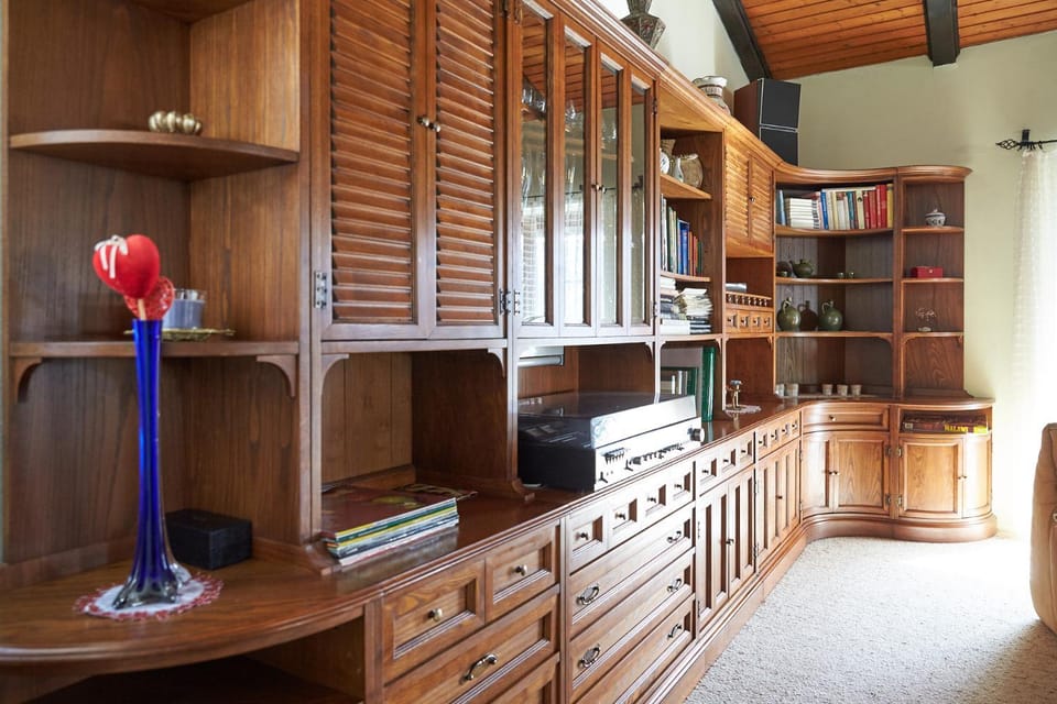 Communal lounge/ TV room, Library