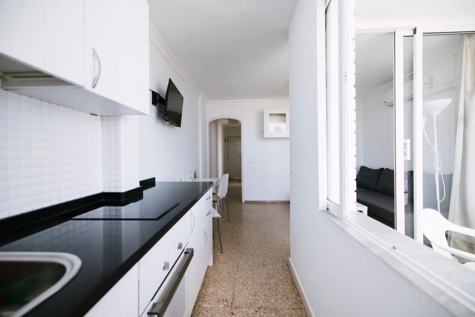 Kitchen or kitchenette, microwave, oven