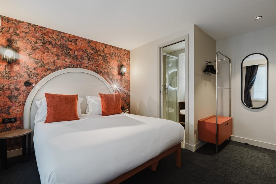 Bed, Photo of the whole room, Bedroom, wardrobe