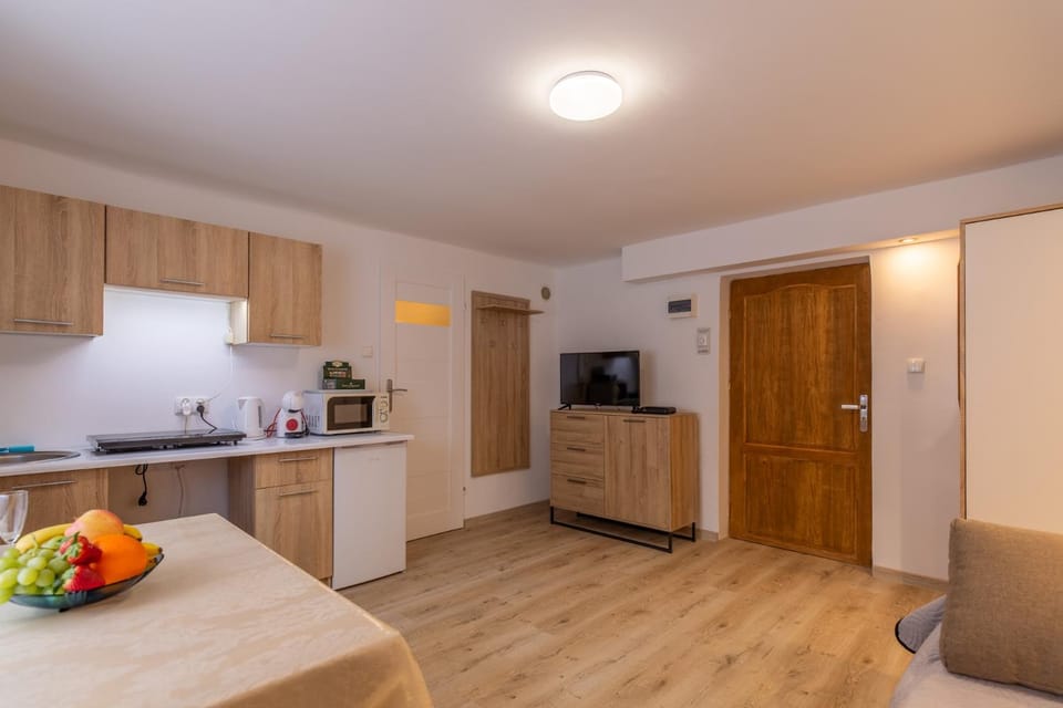 TV and multimedia, Kitchen or kitchenette