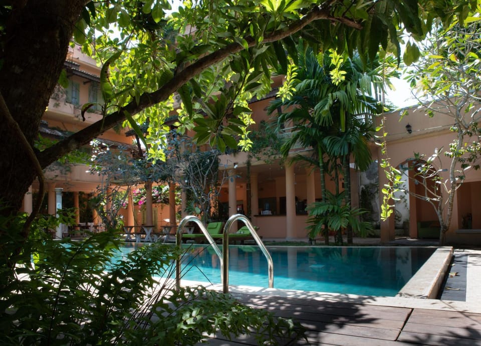Property building, Day, Garden, Garden view, Pool view, Swimming pool, sunbed