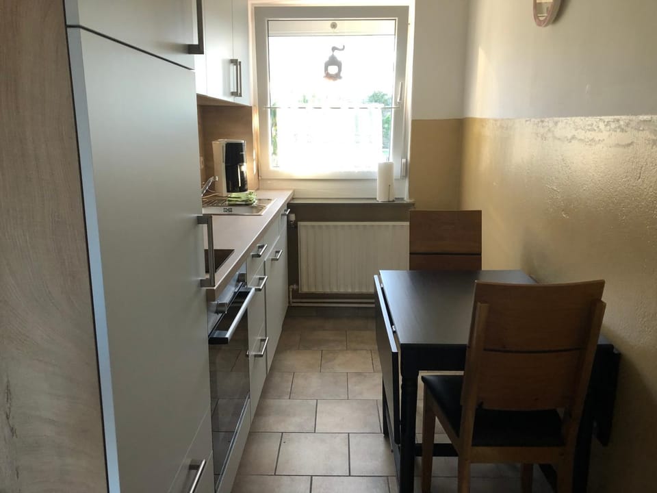 Kitchen or kitchenette, Dining area, minibar, pet friendly, stove