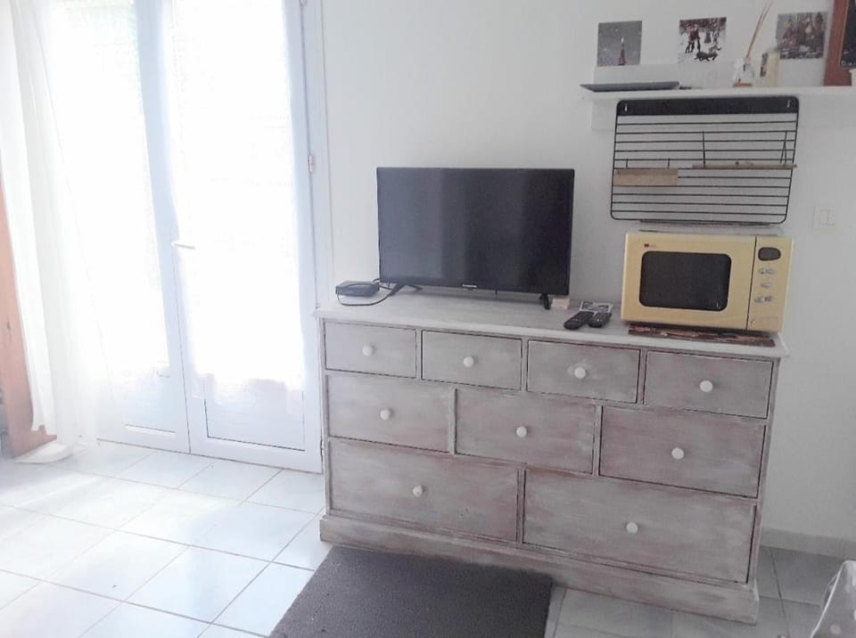 Grand studio sur jardin Nantes Beaujoire B Apartment in Carquefou