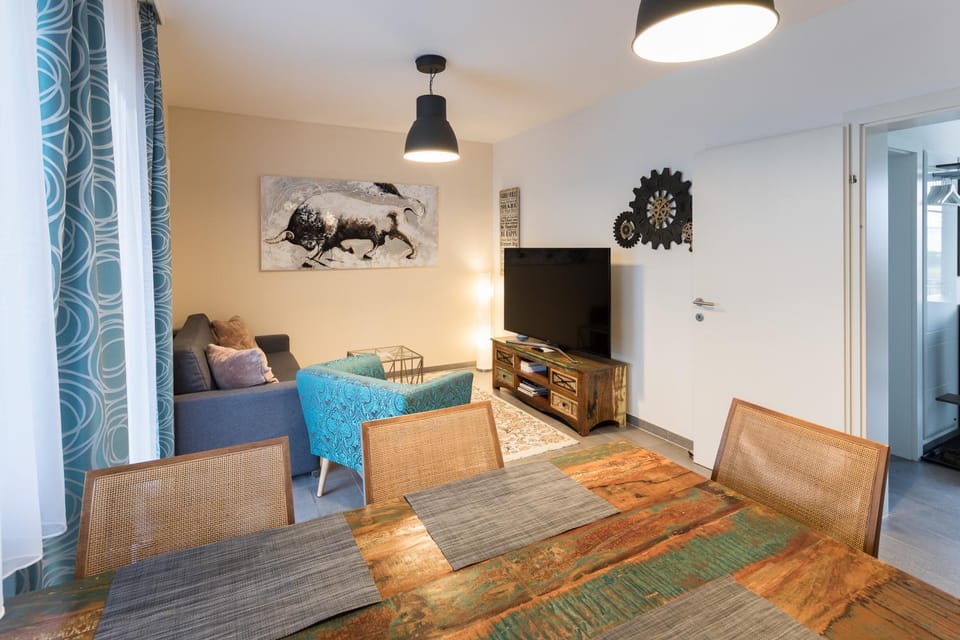 Living room, Dining area