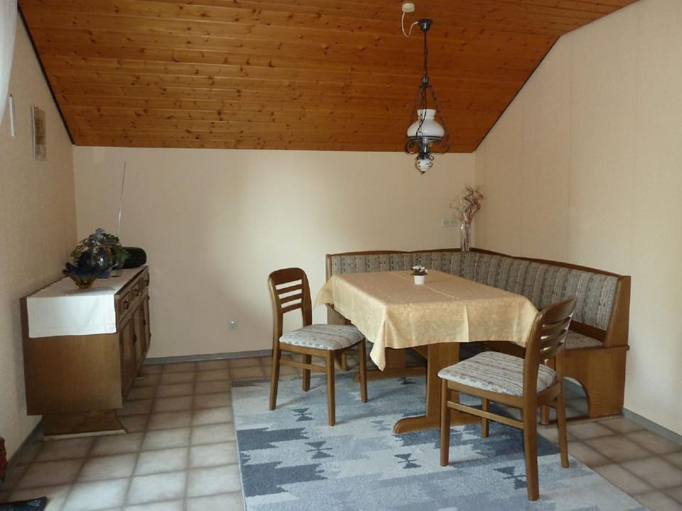 Seating area, Dining area
