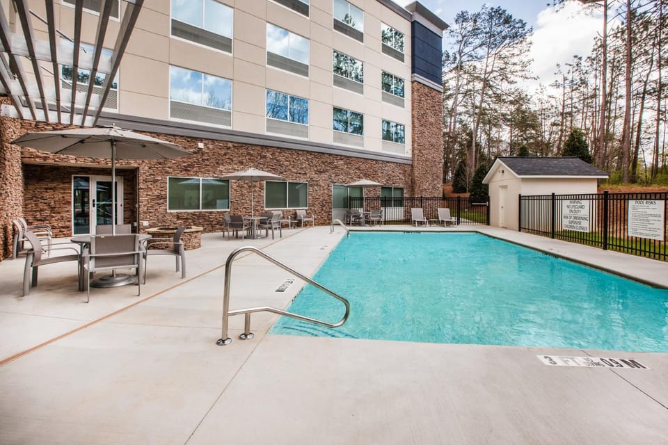 Swimming pool, Swimming pool