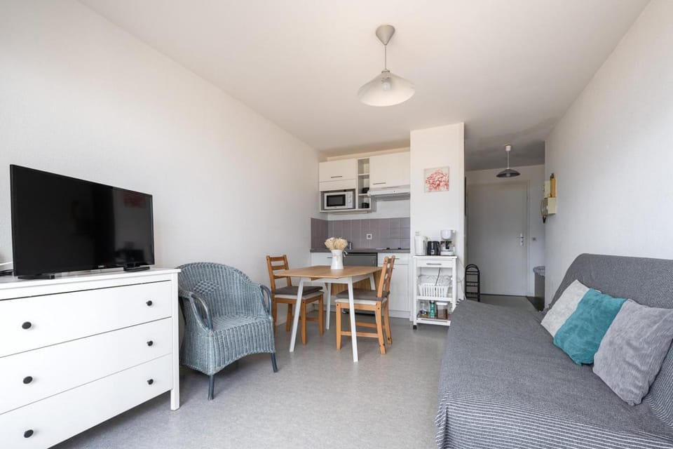 TV and multimedia, Kitchen or kitchenette, Living room