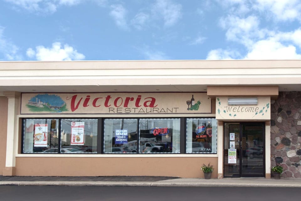 Restaurant/places to eat, Dining area, On site