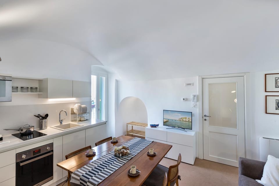 Kitchen or kitchenette, Living room, Dining area