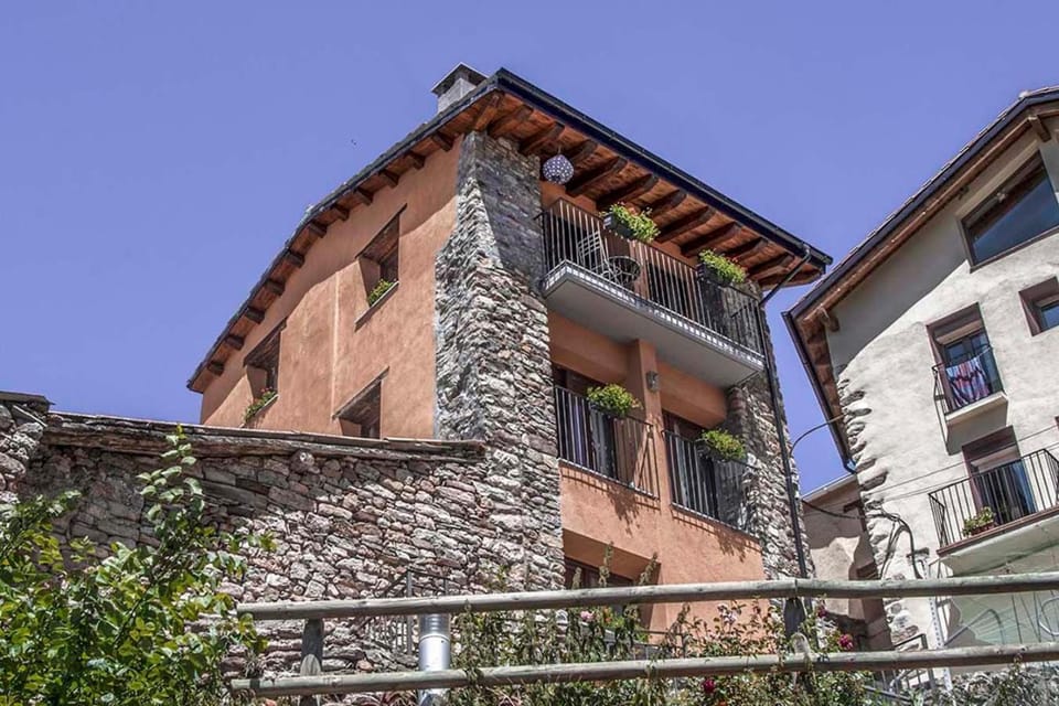 Cal Pastisser de Taús Country House in Catalonia