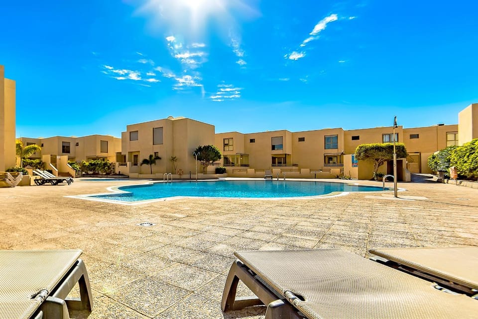 Floor plan, Area and facilities, Swimming pool