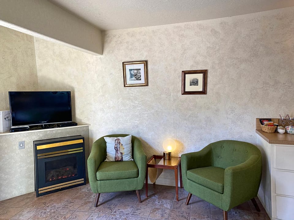 Seating area, flat iron