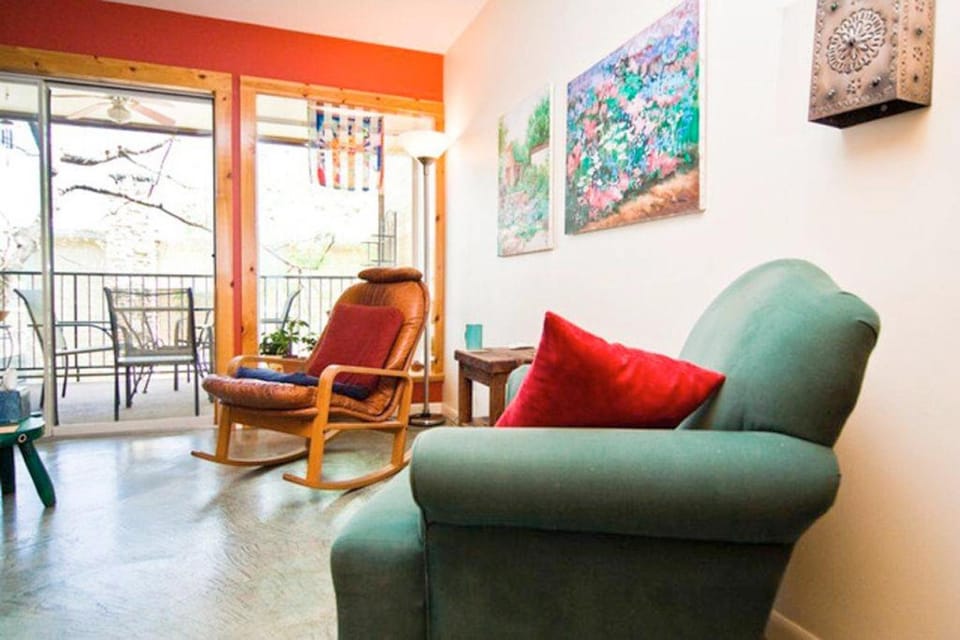 Barton Hills Condo Apartment in Zilker