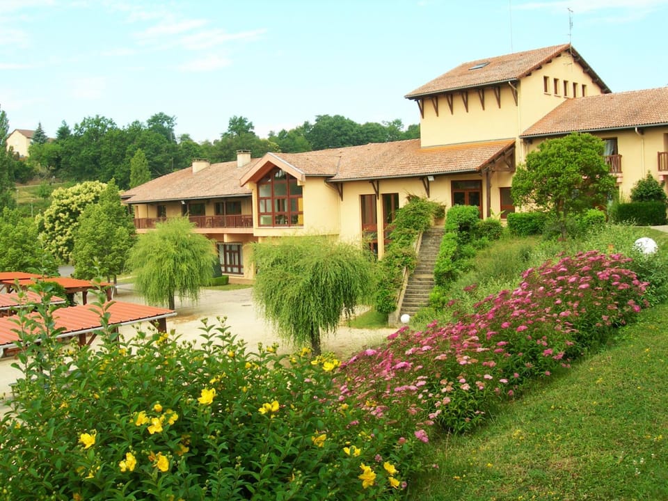 Property building, Facade/entrance, Garden