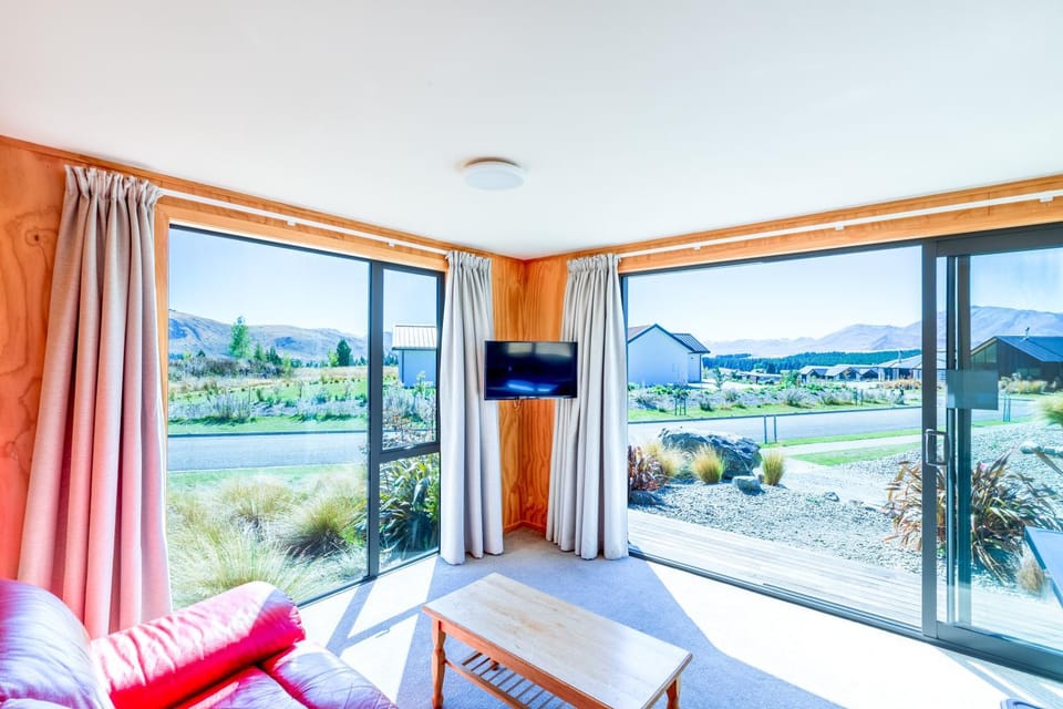 Living room, Lake view, Mountain view