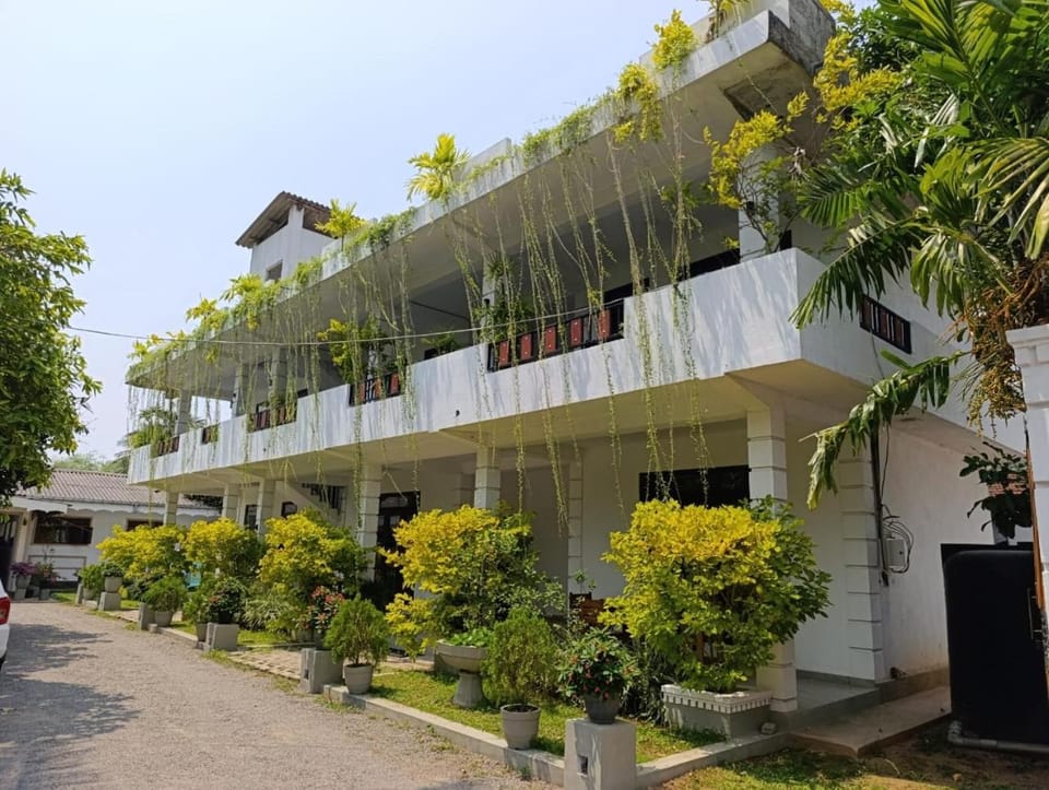 Airport Grand Holiday Home Bed and Breakfast in Negombo