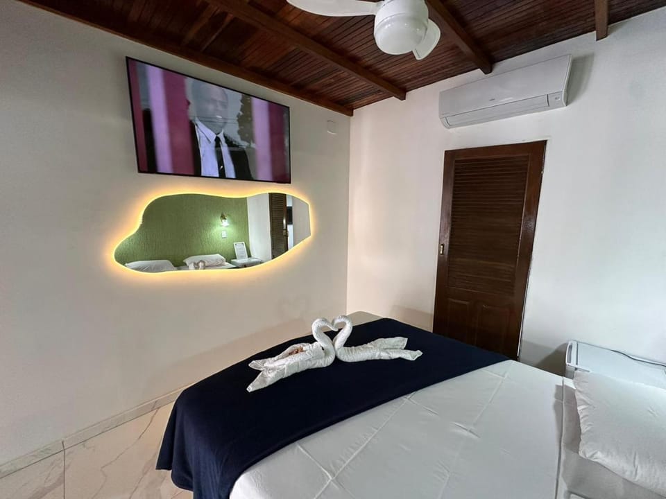 Bed, TV and multimedia, Photo of the whole room, air conditioner